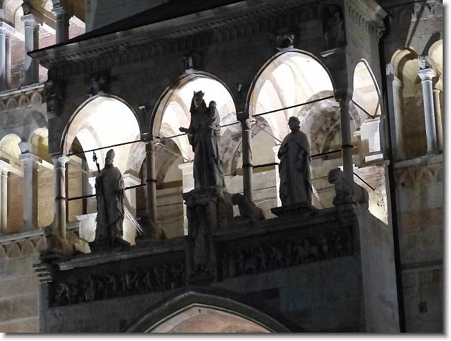Clicca per scorrere le foto originali ingrandite