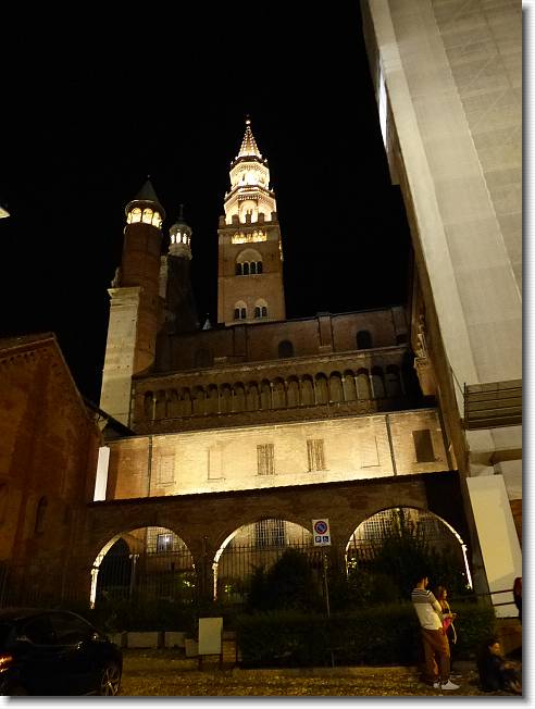 Clicca per scorrere le foto originali ingrandite