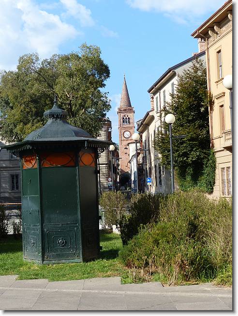 Clicca per scorrere le foto originali ingrandite