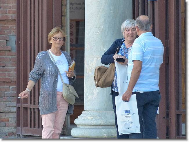 Clicca per scorrere le foto originali ingrandite