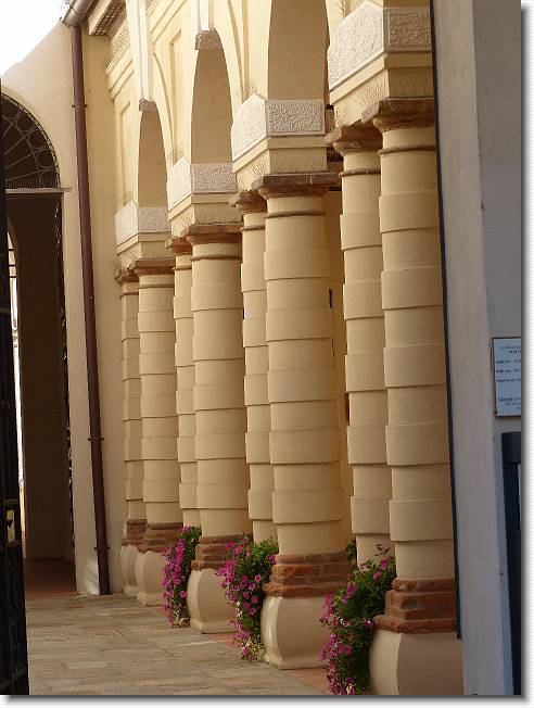 Clicca per scorrere le foto originali ingrandite