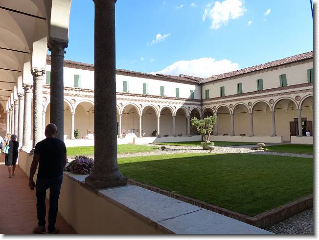 Clicca per scorrere le foto originali ingrandite