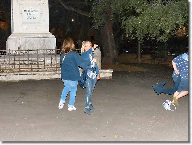 Clicca per scorrere le foto originali ingrandite