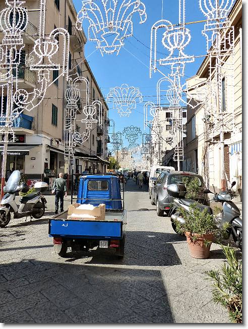 Clicca per scorrere le foto originali ingrandite
