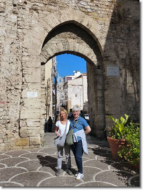 Clicca per scorrere le foto originali ingrandite