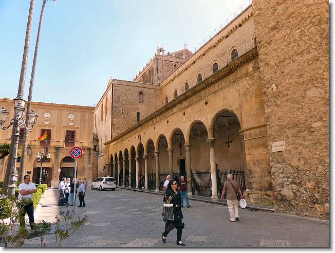Clicca per scorrere le foto originali ingrandite