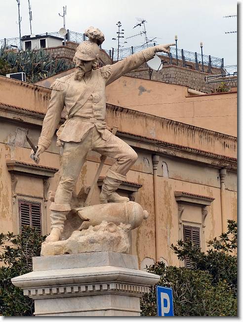 Clicca per scorrere le foto originali ingrandite