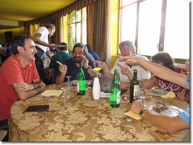 Clicca per scorrere le foto originali ingrandite
