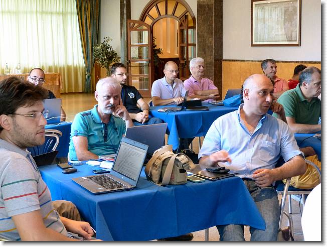 Clicca per scorrere le foto originali ingrandite