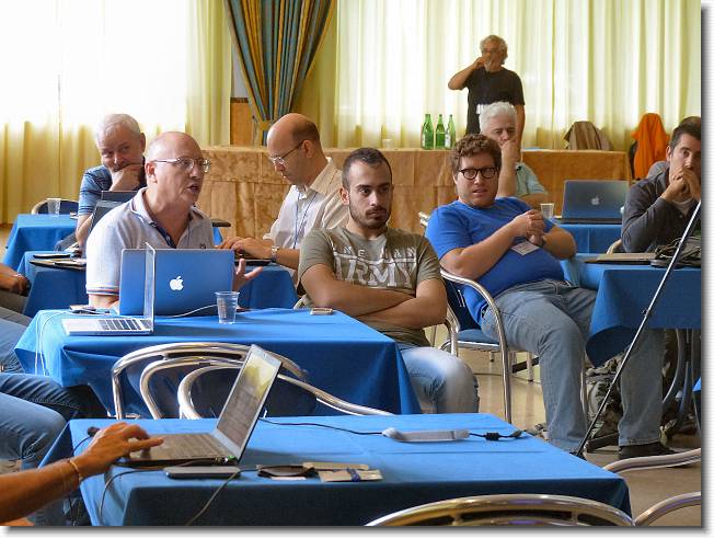 Clicca per scorrere le foto originali ingrandite