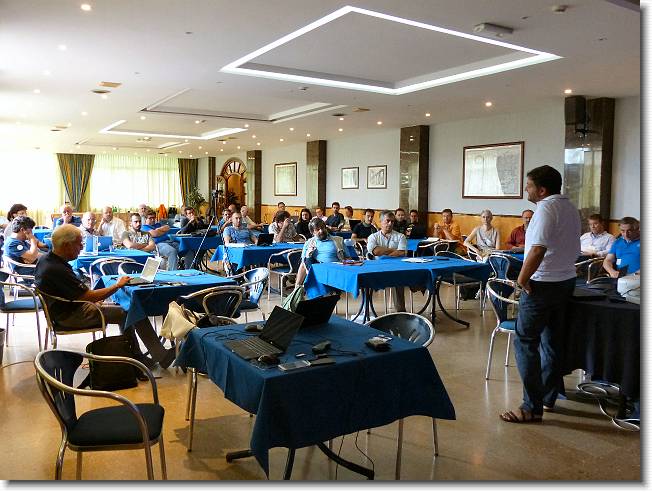 Clicca per scorrere le foto originali ingrandite