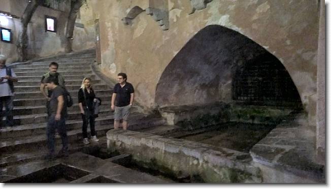 Clicca per scorrere le foto originali ingrandite