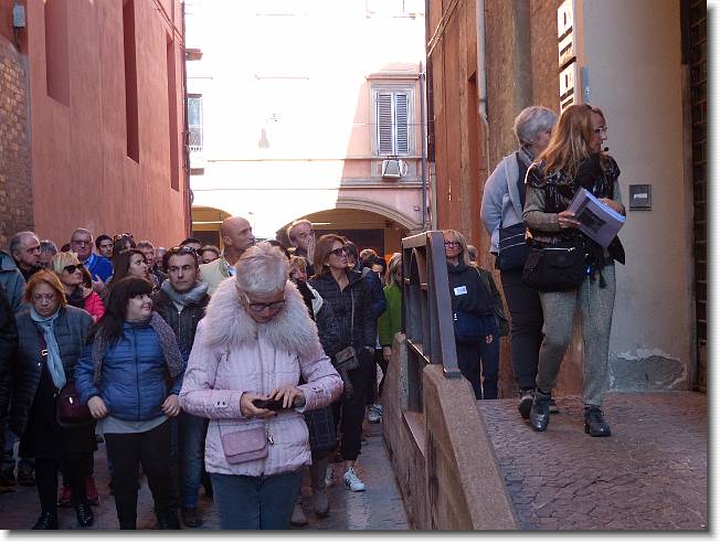 Clicca per scorrere le foto originali ingrandite