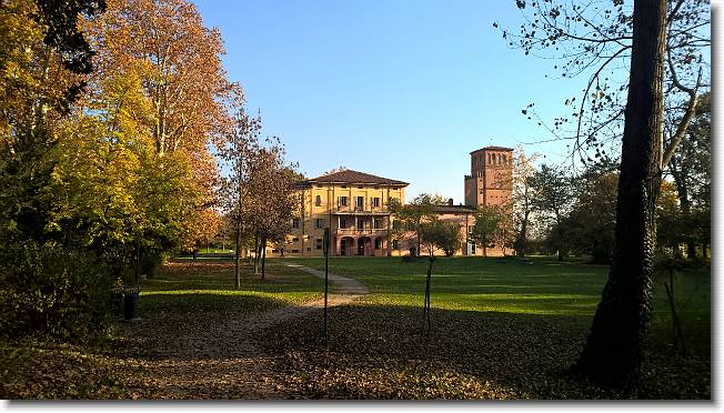Clicca per scorrere le foto originali ingrandite