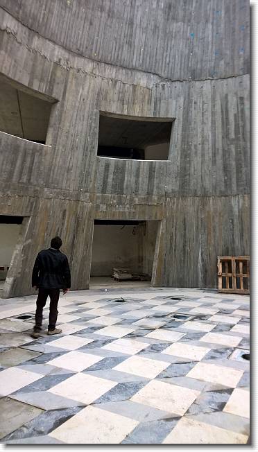 Clicca per scorrere le foto originali ingrandite