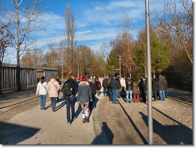 Clicca per scorrere le foto originali ingrandite