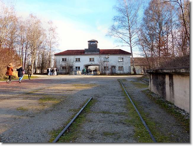 Clicca per scorrere le foto originali ingrandite