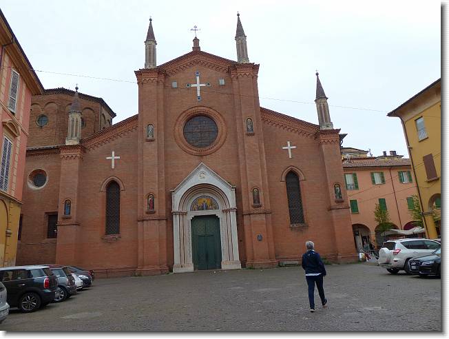 Clicca per scorrere le foto originali ingrandite