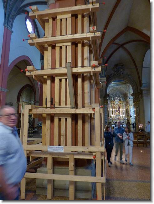 Clicca per scorrere le foto originali ingrandite