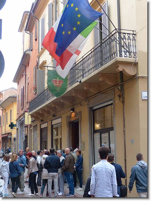 Clicca per scorrere le foto originali ingrandite