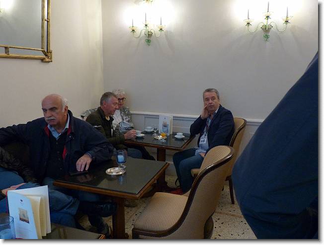 Clicca per scorrere le foto originali ingrandite
