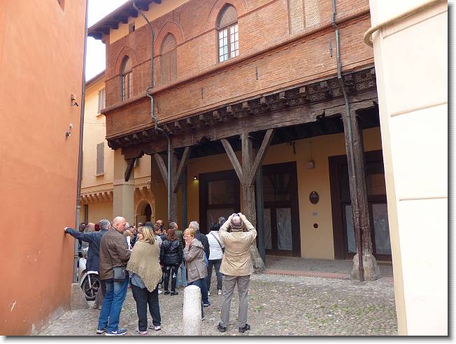 Clicca per scorrere le foto originali ingrandite