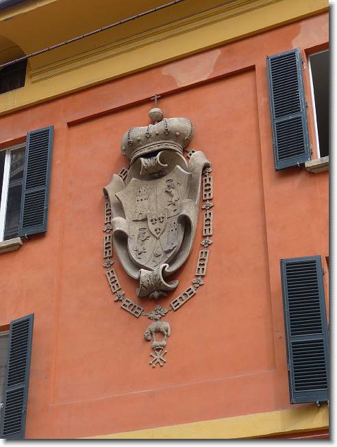 Clicca per scorrere le foto originali ingrandite