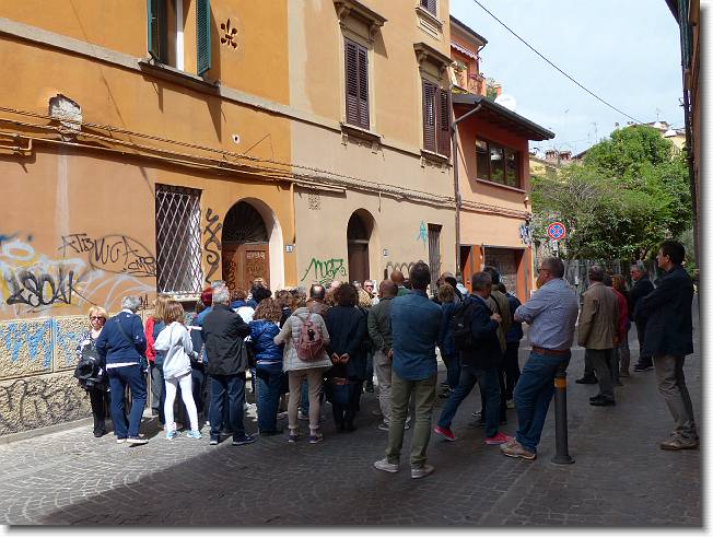 Clicca per scorrere le foto originali ingrandite