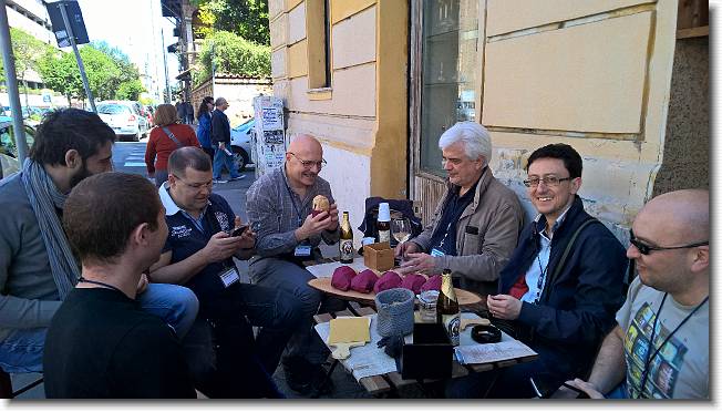 Clicca per scorrere le foto originali ingrandite