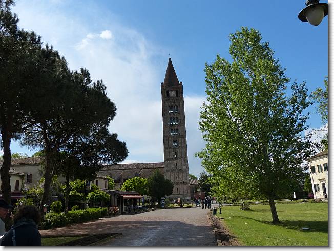 Clicca per scorrere le foto originali ingrandite