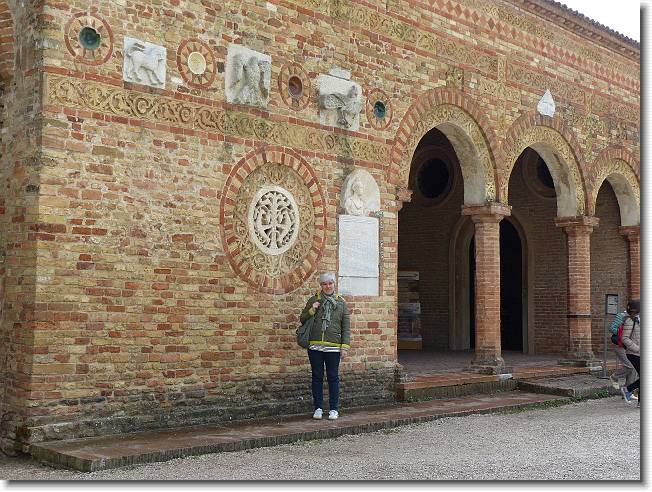 Clicca per scorrere le foto originali ingrandite