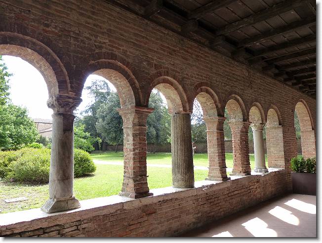Clicca per scorrere le foto originali ingrandite