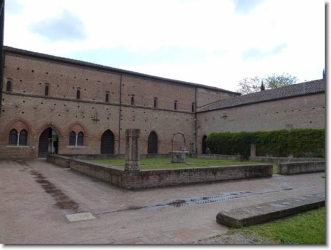 Clicca per scorrere le foto originali ingrandite