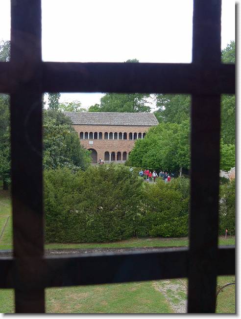 Clicca per scorrere le foto originali ingrandite