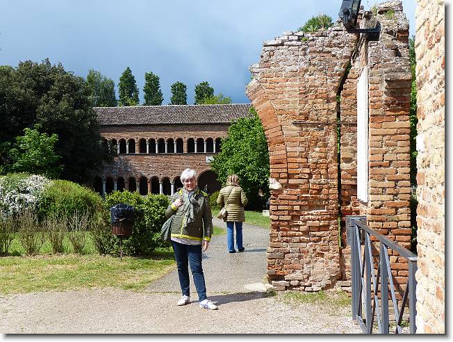 Clicca per scorrere le foto originali ingrandite