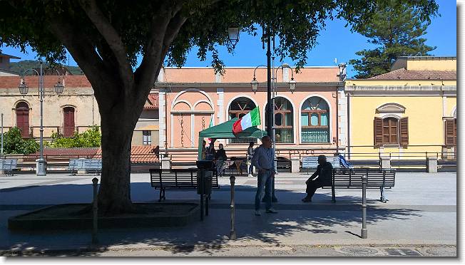 Clicca per scorrere le foto originali ingrandite