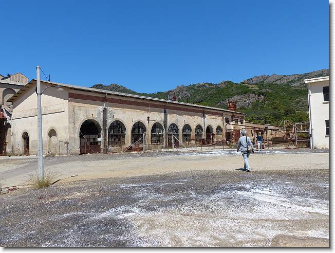 Clicca per scorrere le foto originali ingrandite