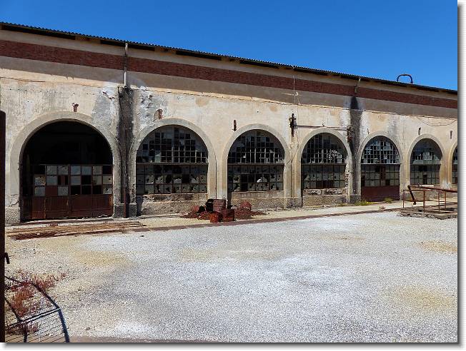 Clicca per scorrere le foto originali ingrandite