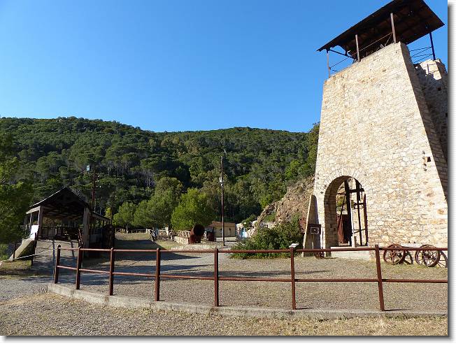 Clicca per scorrere le foto originali ingrandite