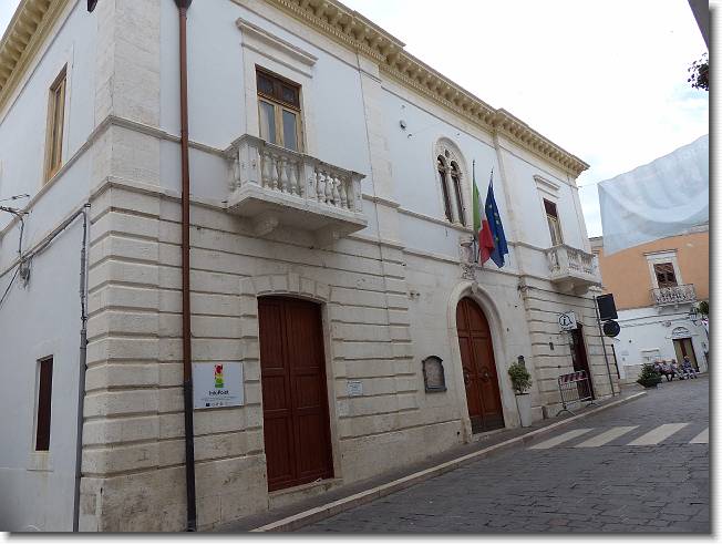 Clicca per scorrere le foto originali ingrandite