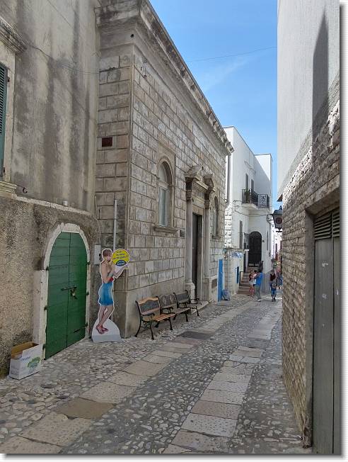 Clicca per scorrere le foto originali ingrandite