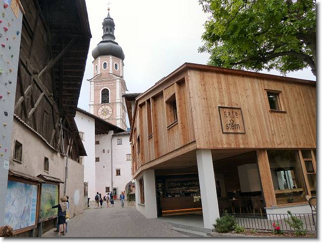 Clicca per scorrere le foto originali ingrandite