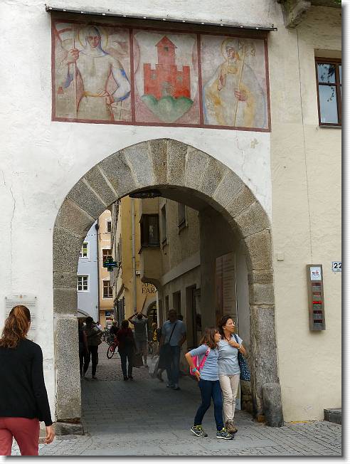 Clicca per scorrere le foto originali ingrandite