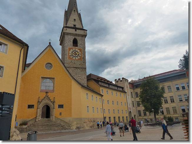 Clicca per scorrere le foto originali ingrandite