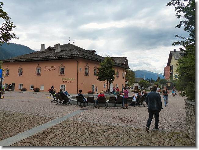 Clicca per scorrere le foto originali ingrandite