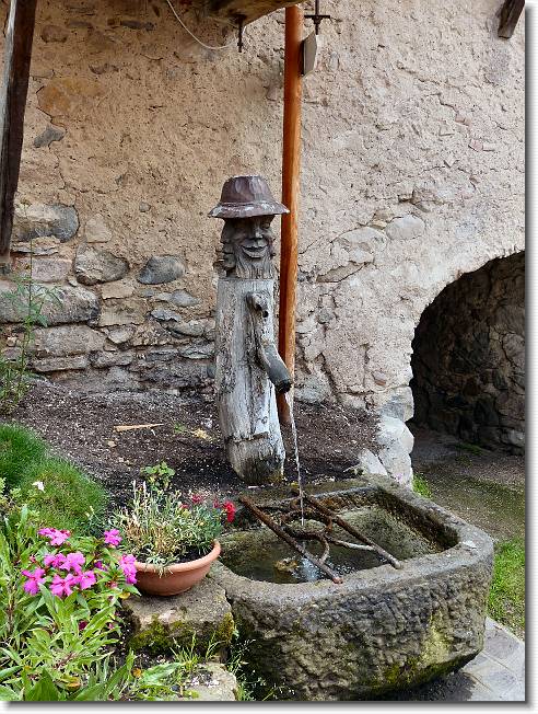 Clicca per scorrere le foto originali ingrandite