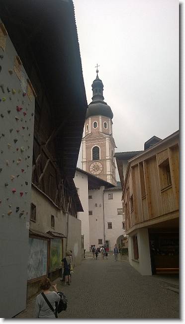 Clicca per scorrere le foto originali ingrandite