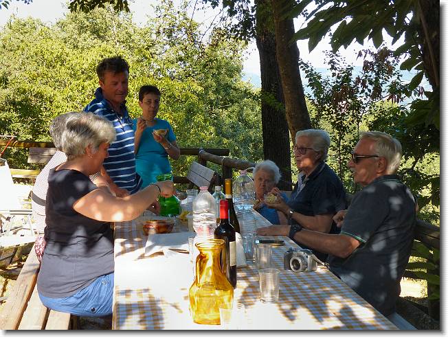 Clicca per scorrere le foto originali ingrandite