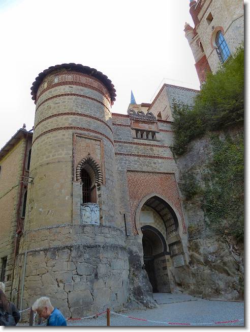 Clicca per scorrere le foto originali ingrandite