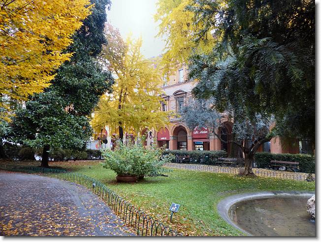 Clicca per scorrere le foto originali ingrandite